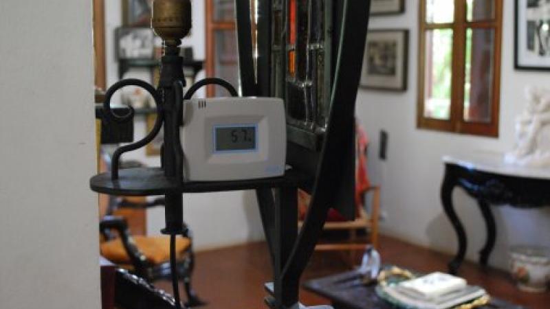 Photograph of a small device in a room