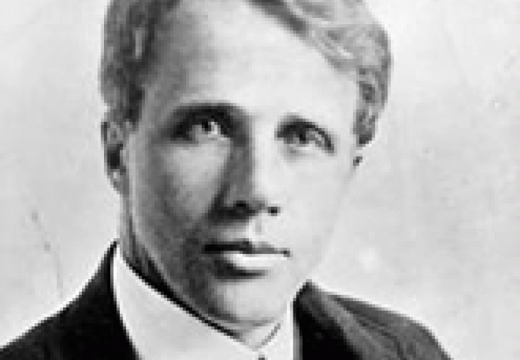 Black and white photo of Robert Frost.