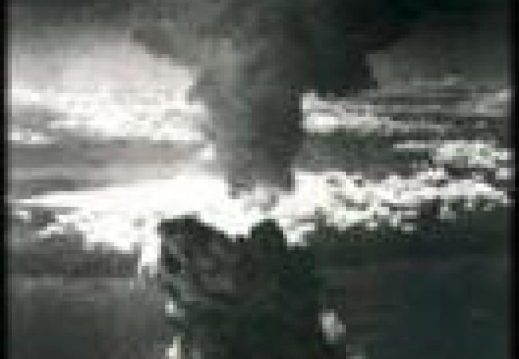 Black and white photo of the mushroom cloud created by the atomic bomb dropped on Nagasaki.