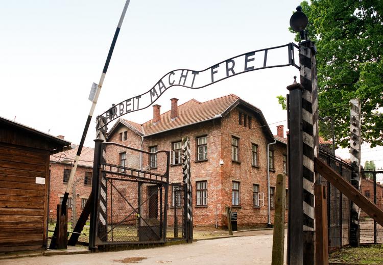 holocaust places to visit in poland