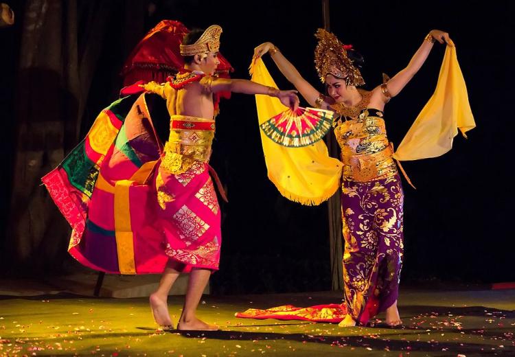 Sanata Dharma University's Sekar Jepun, a Balinese dance troupe, celebrates its 17th anniversary. Here the Oleg dance is performed.