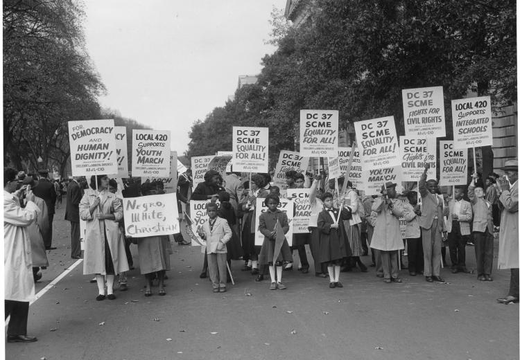 Photograph of Lincoln Memorial Youth March for Integrated Schools