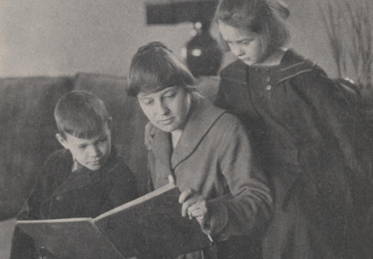 Mary Boyer, First School Teacher, Reading to Students, 1917.