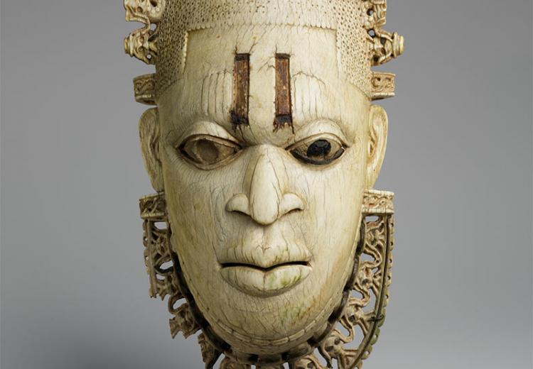 Queen Mother Pendant Mask - Iyoba.